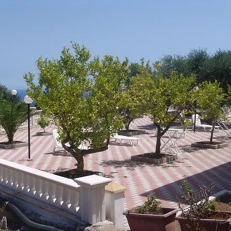 La Collinetta Hotell